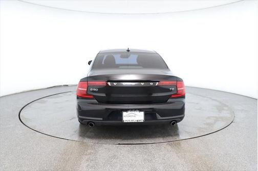 2018 Volvo S90 T5 Momentum