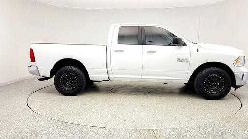 Bright White Clearcoat 2018 RAM 1500 SLT