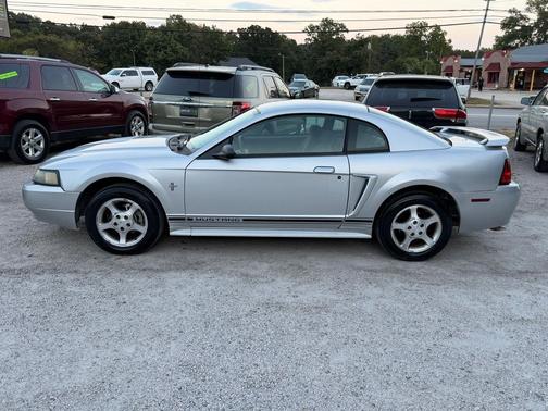 2001 Ford Mustang Base