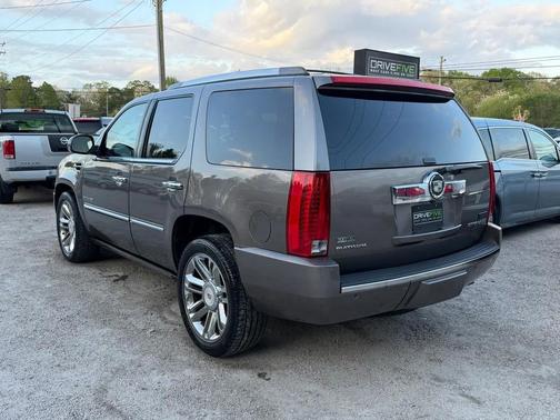 2011 Cadillac Escalade Platinum Edition