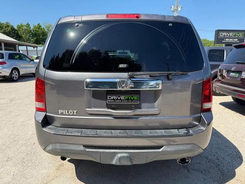 Modern Steel Metallic 2014 Honda Pilot LX