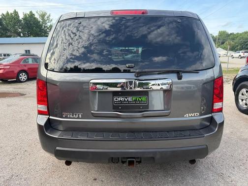 Polished Metal Metallic 2011 Honda Pilot LX
