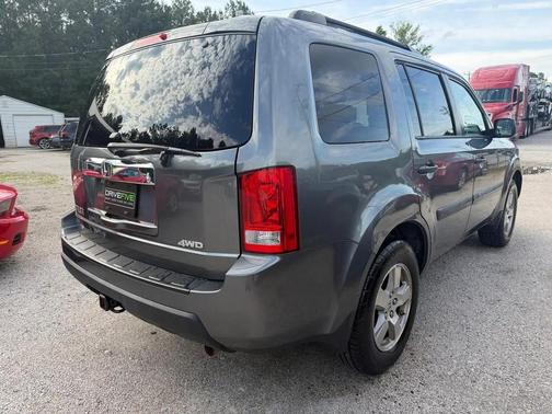 Polished Metal Metallic 2011 Honda Pilot LX
