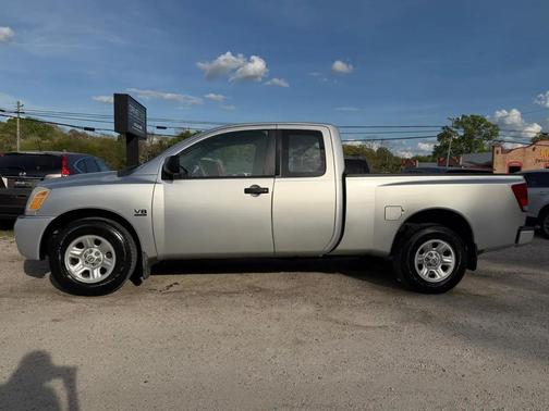 2004 Nissan Titan XE King Cab