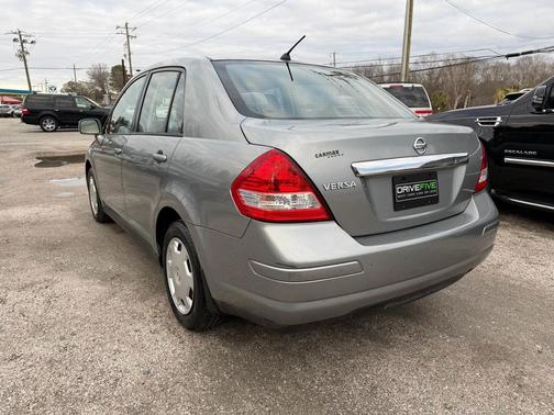 2009 Nissan Versa 1.8 S