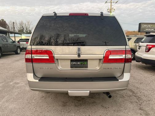 2007 Lincoln Navigator Base