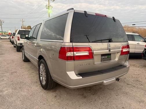 2007 Lincoln Navigator Base