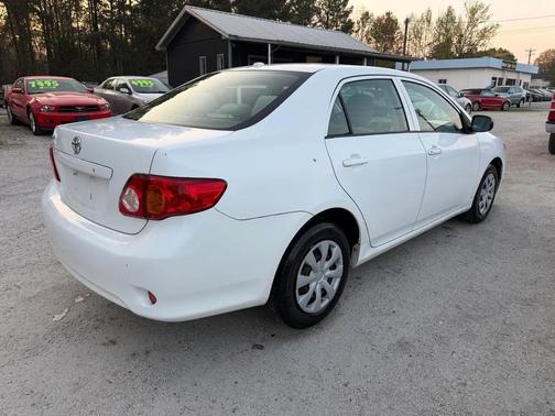 Super White 2009 Toyota Corolla S