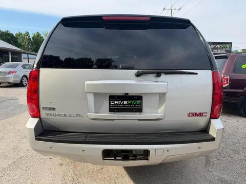 Silver 2011 GMC Yukon SLT
