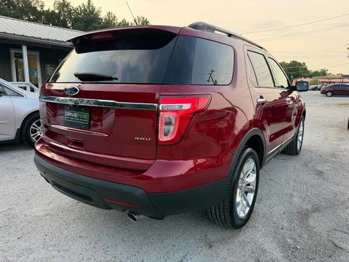 Burgundy 2015 Ford Explorer XLT