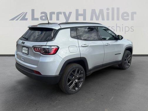Silver Zynith 2026 Jeep Compass Latitude