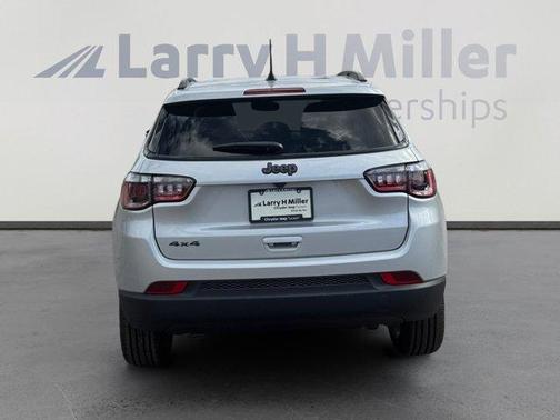 Silver Zynith 2026 Jeep Compass Latitude