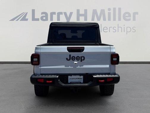Bright White Clearcoat 2026 Jeep Gladiator Rubicon