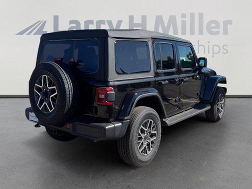 Black Clearcoat 2026 Jeep Wrangler Sahara