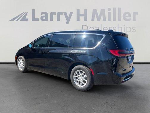 Diamond Black 2026 Chrysler Pacifica Select