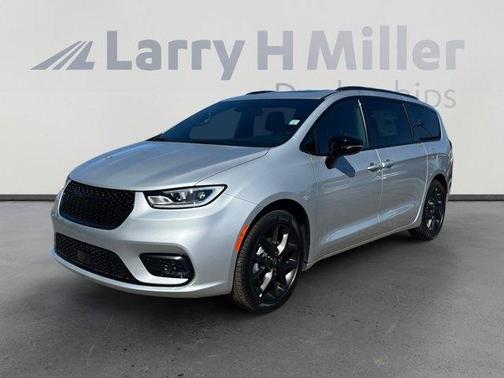 Silver Mist Clearcoat 2026 Chrysler Pacifica Limited