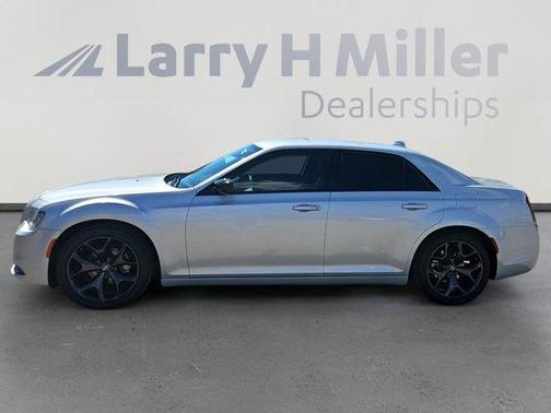 2022 Chrysler 300 Touring