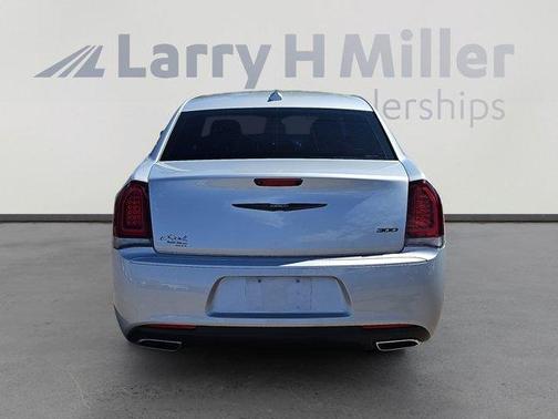 2022 Chrysler 300 Touring