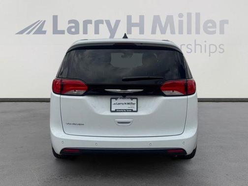Bright White Clearcoat 2026 Chrysler Voyager LX