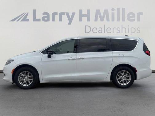 Bright White Clearcoat 2026 Chrysler Voyager LX