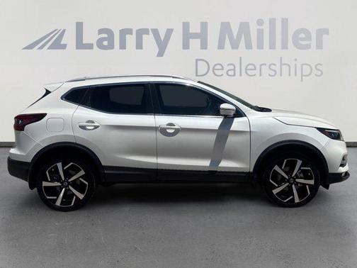 White 2022 Nissan Rogue Sport SL