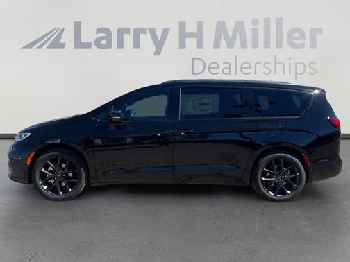 Diamond Black 2026 Chrysler Pacifica Select