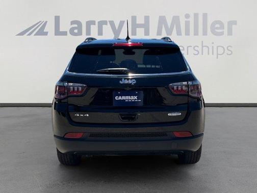 Diamond Black 2025 Jeep Compass Latitude