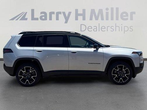 Silver Zynith Clearcoat 2026 Jeep Cherokee Overland