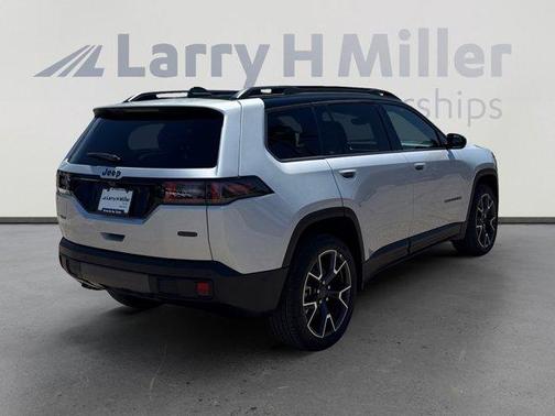 Silver Zynith Clearcoat 2026 Jeep Cherokee Overland
