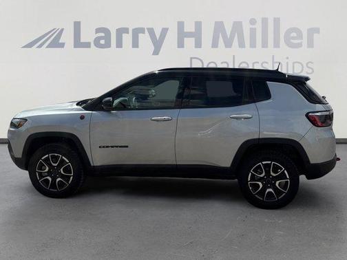 Silver Zynith 2026 Jeep Compass Trailhawk