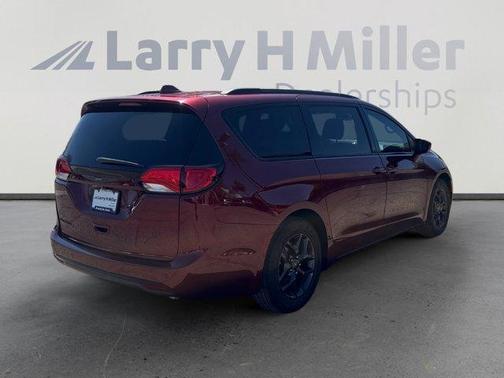 Velvet Red Pearlcoat 2019 Chrysler Pacifica Touring-L Plus