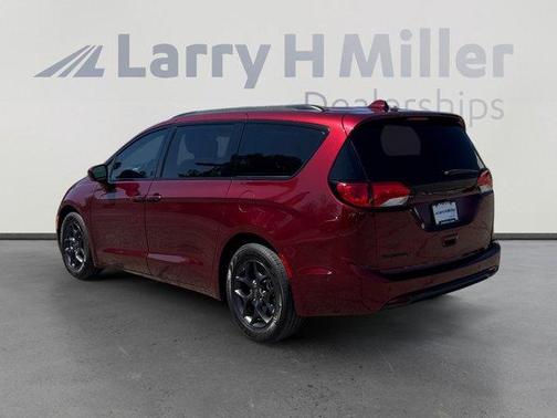 Velvet Red Pearlcoat 2019 Chrysler Pacifica Touring-L Plus