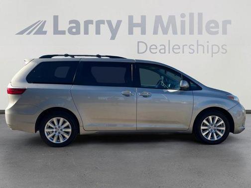 2017 Toyota Sienna LE