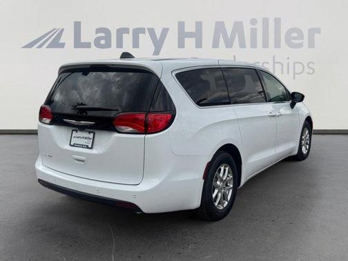 Bright White Clearcoat 2026 Chrysler Voyager LX