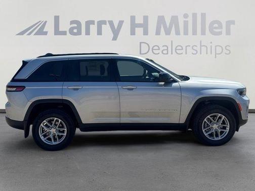 Silver Zynith 2026 Jeep Grand Cherokee Laredo