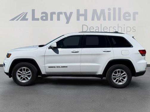 Bright White Clearcoat 2019 Jeep Grand Cherokee Laredo E