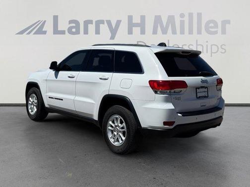 Bright White Clearcoat 2019 Jeep Grand Cherokee Laredo E