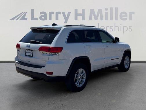 Bright White Clearcoat 2019 Jeep Grand Cherokee Laredo E