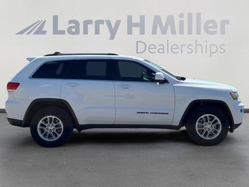 Bright White Clearcoat 2019 Jeep Grand Cherokee Laredo E