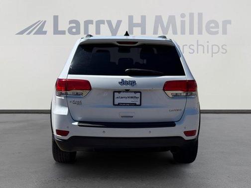 Bright White Clearcoat 2019 Jeep Grand Cherokee Laredo E