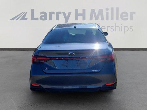 2020 Toyota Avalon Hybrid XLE