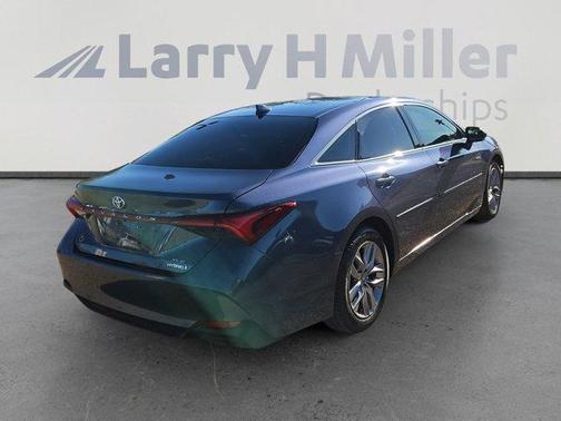 2020 Toyota Avalon Hybrid XLE