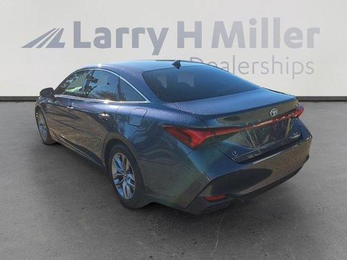 2020 Toyota Avalon Hybrid XLE