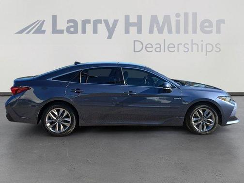 2020 Toyota Avalon Hybrid XLE