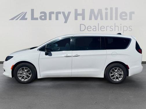 Bright White Clearcoat 2026 Chrysler Voyager LX