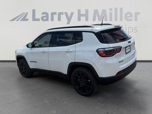 Bright White Clearcoat 2026 Jeep Compass Latitude