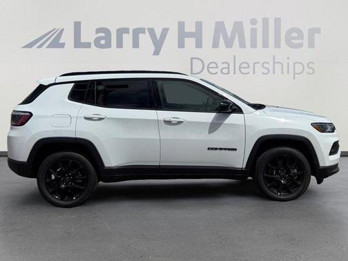 Bright White Clearcoat 2026 Jeep Compass Latitude
