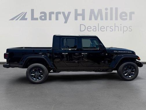 Black Clearcoat 2026 Jeep Gladiator 85th Anniversary Edition