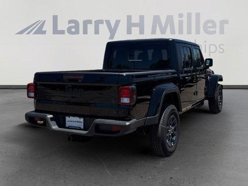Black Clearcoat 2026 Jeep Gladiator 85th Anniversary Edition