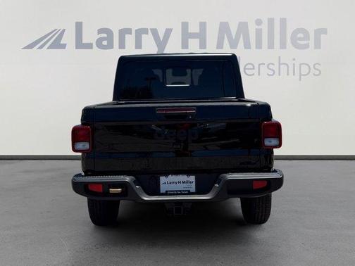 Black Clearcoat 2026 Jeep Gladiator 85th Anniversary Edition